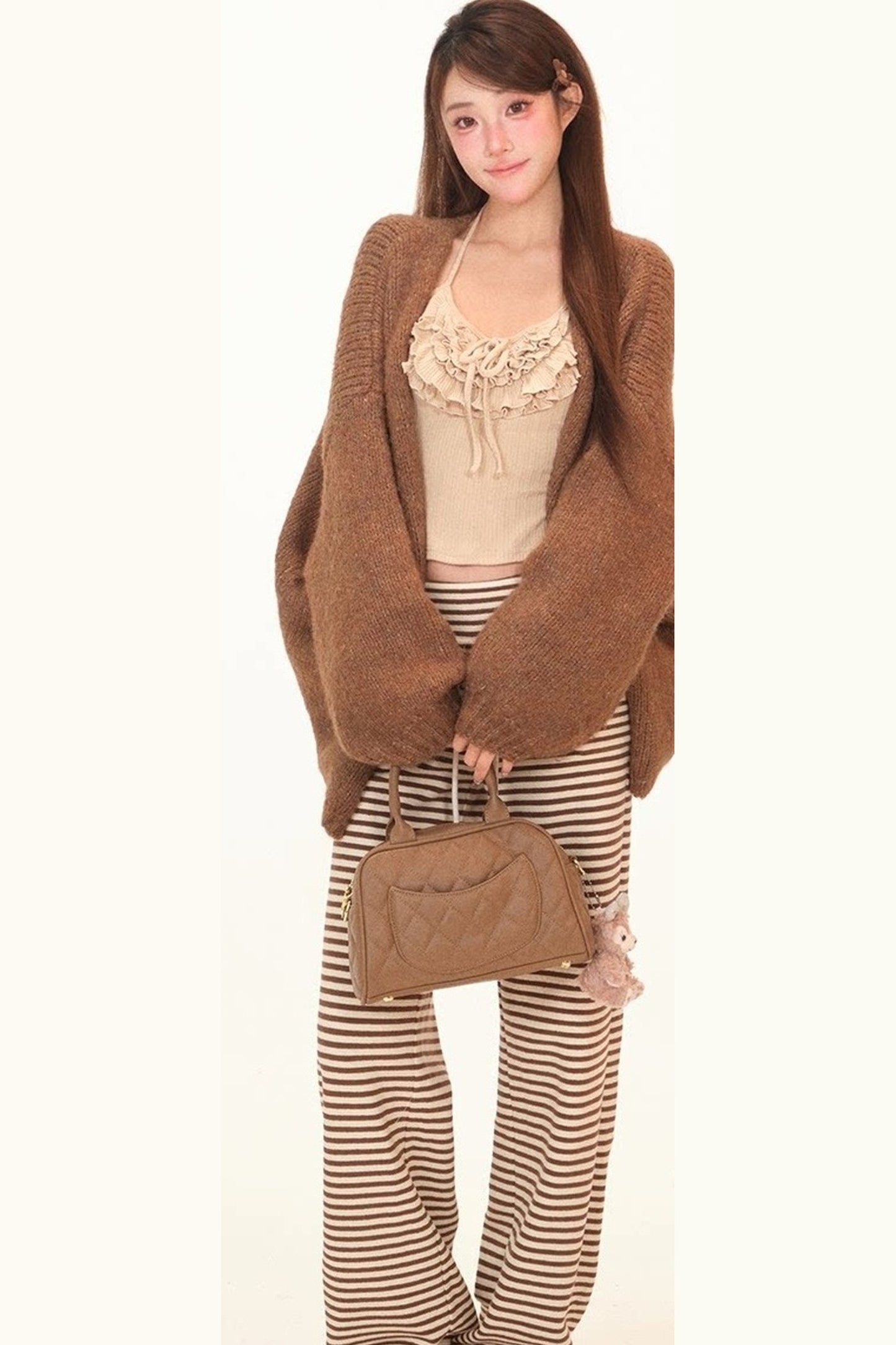 Conjunto coordinado de cárdigan de punto con volantes en tono niebla suave