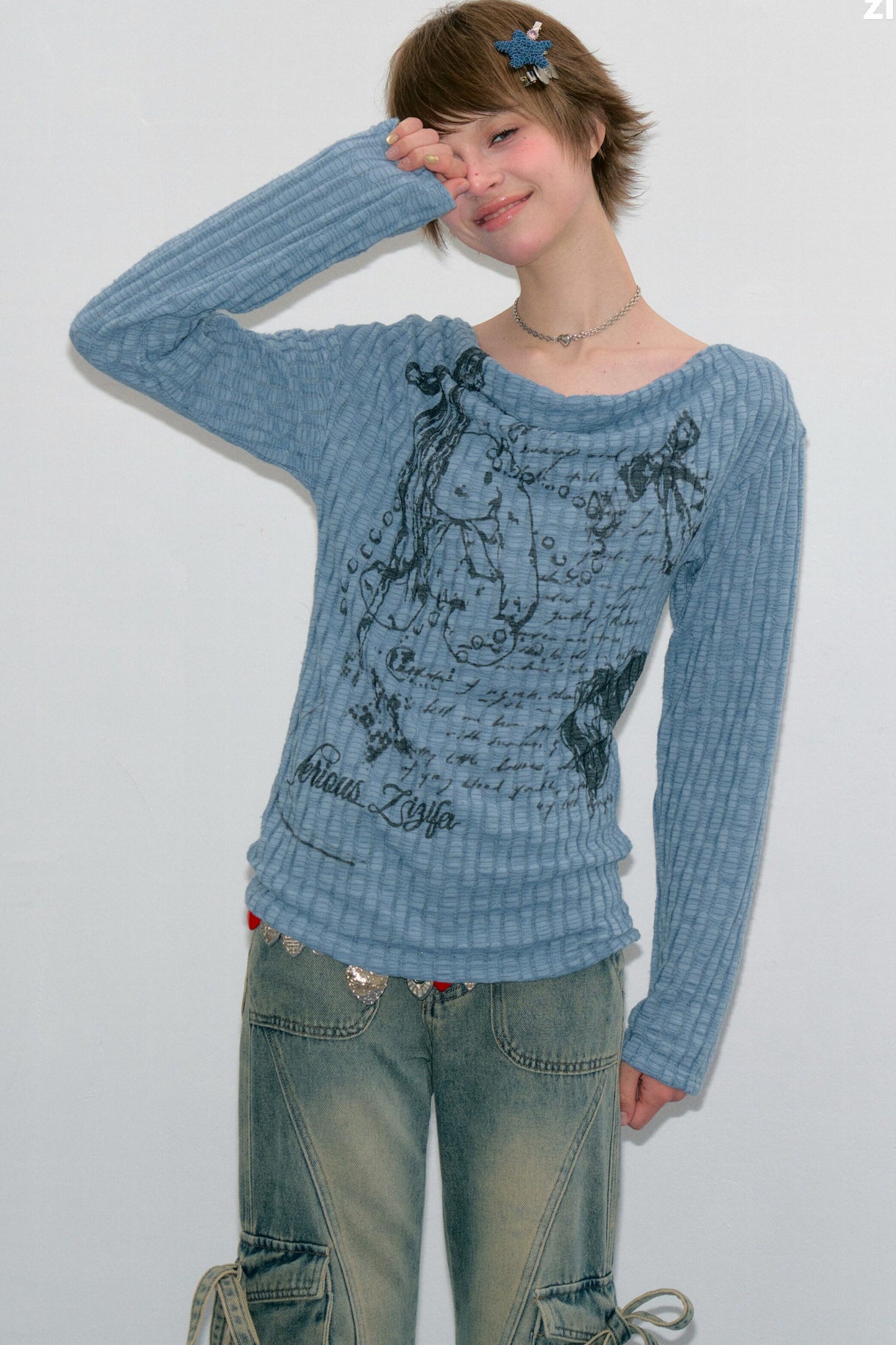 Blusa in maglia con graffiti di conigli