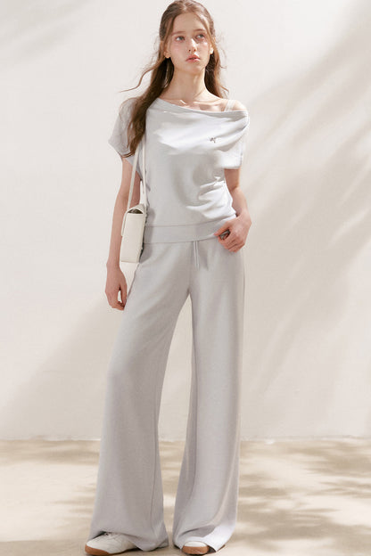 Conjunto de camiseta asimétrica y pantalones de capa de aire