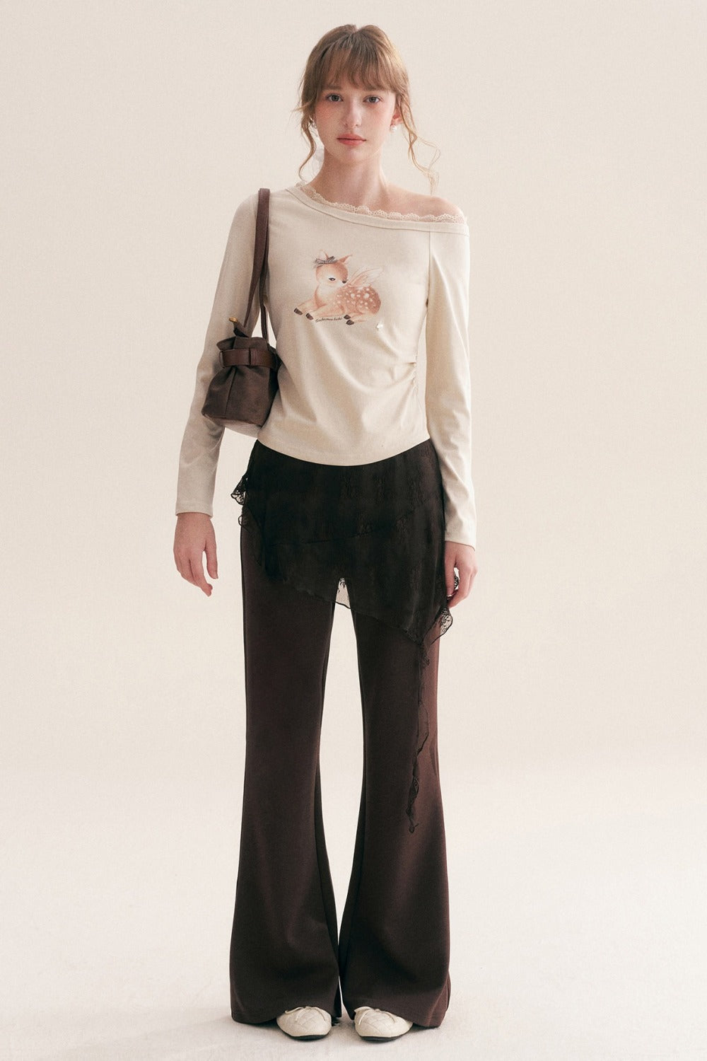 Pantalon évasé teint sur mesure avec jupe superposée en dentelle irrégulière