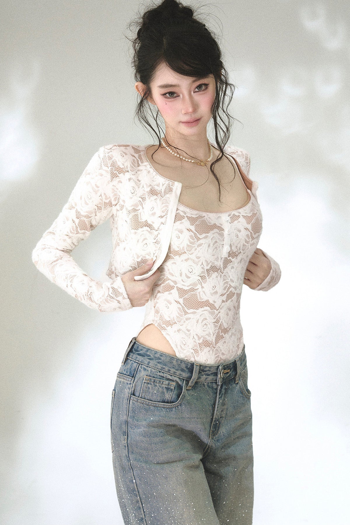 Ensemble cardigan et body caraco à dentelle