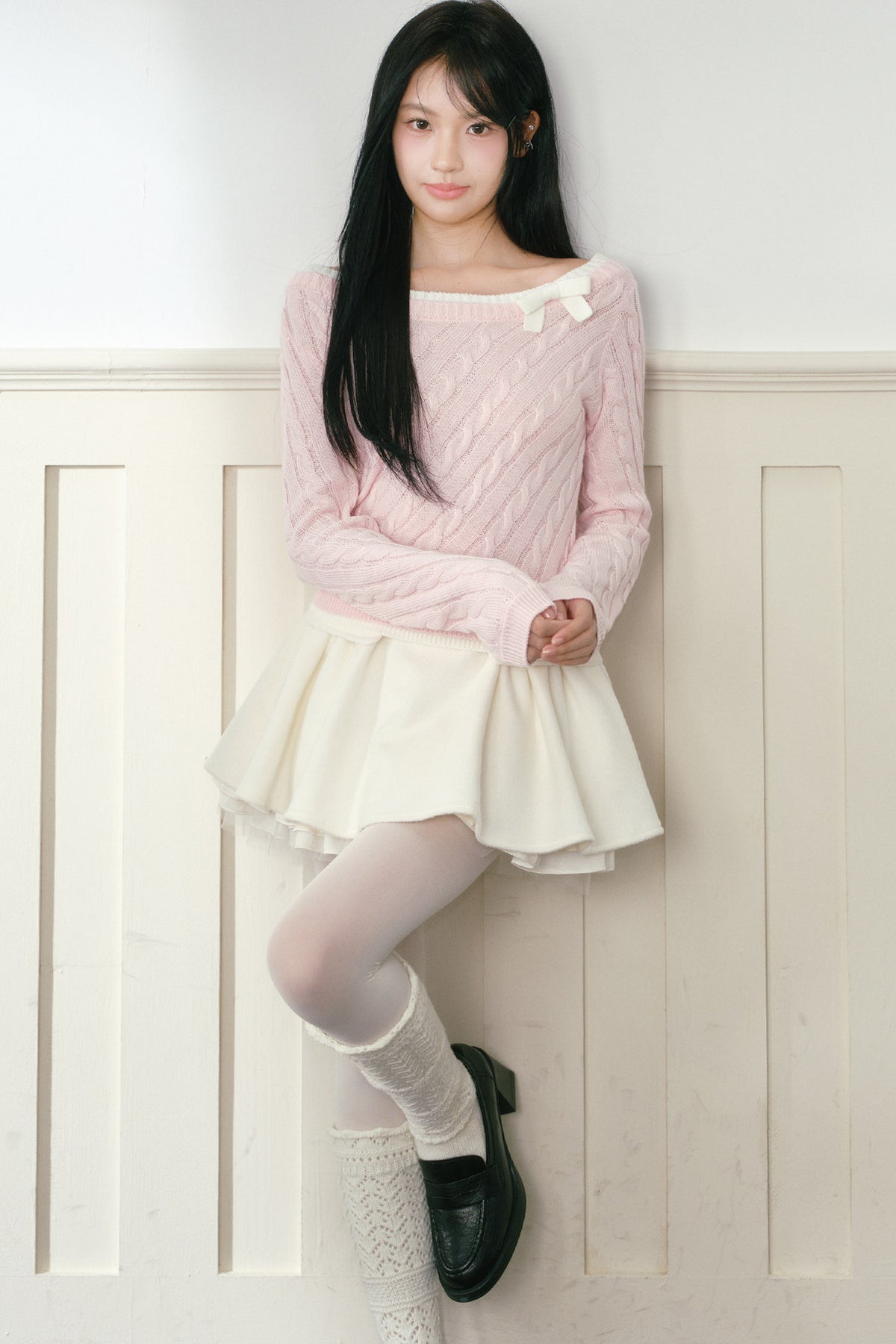 Pull en maille torsadée rose à nœud