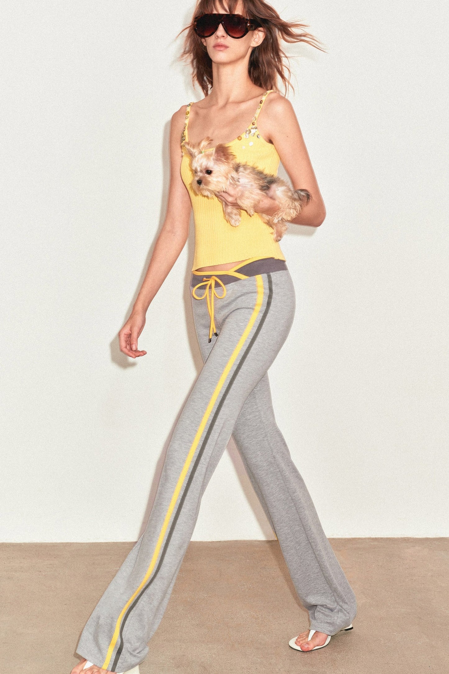 Pantaloni dritti a vita bassa con coulisse e doppia fascia in vita