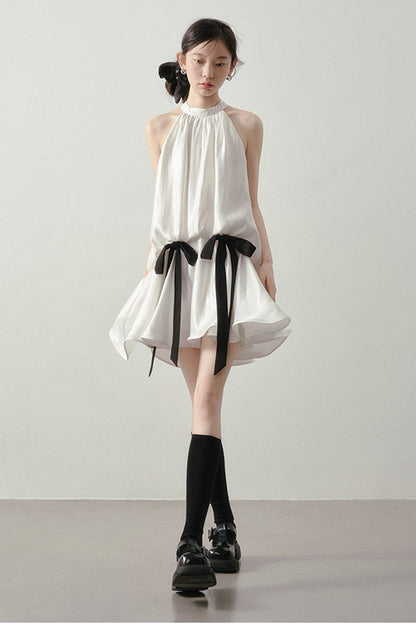 Vestido elegante de cuello halter con lazo
