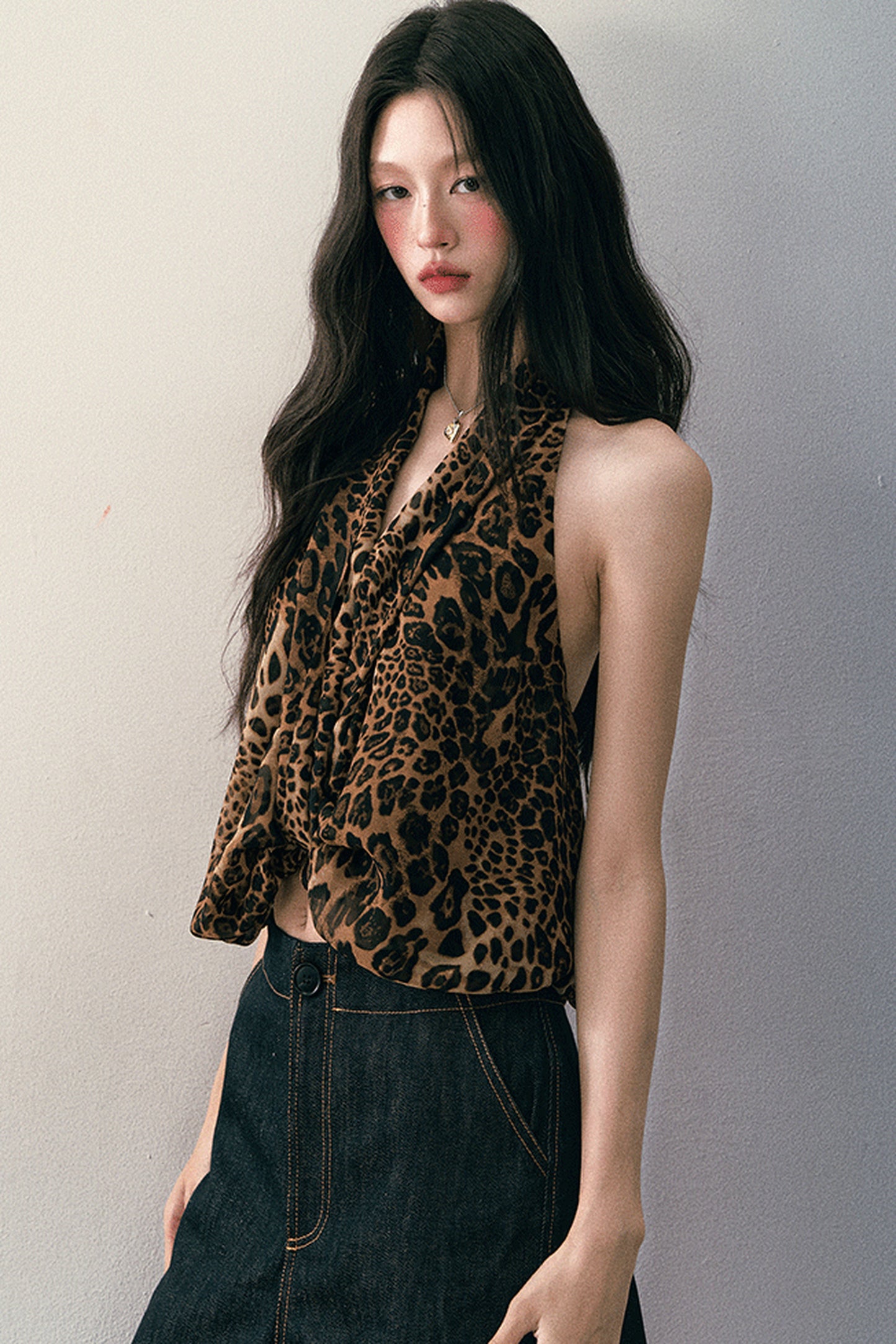 Neckholder-Top mit Leopardenmuster und Knoten