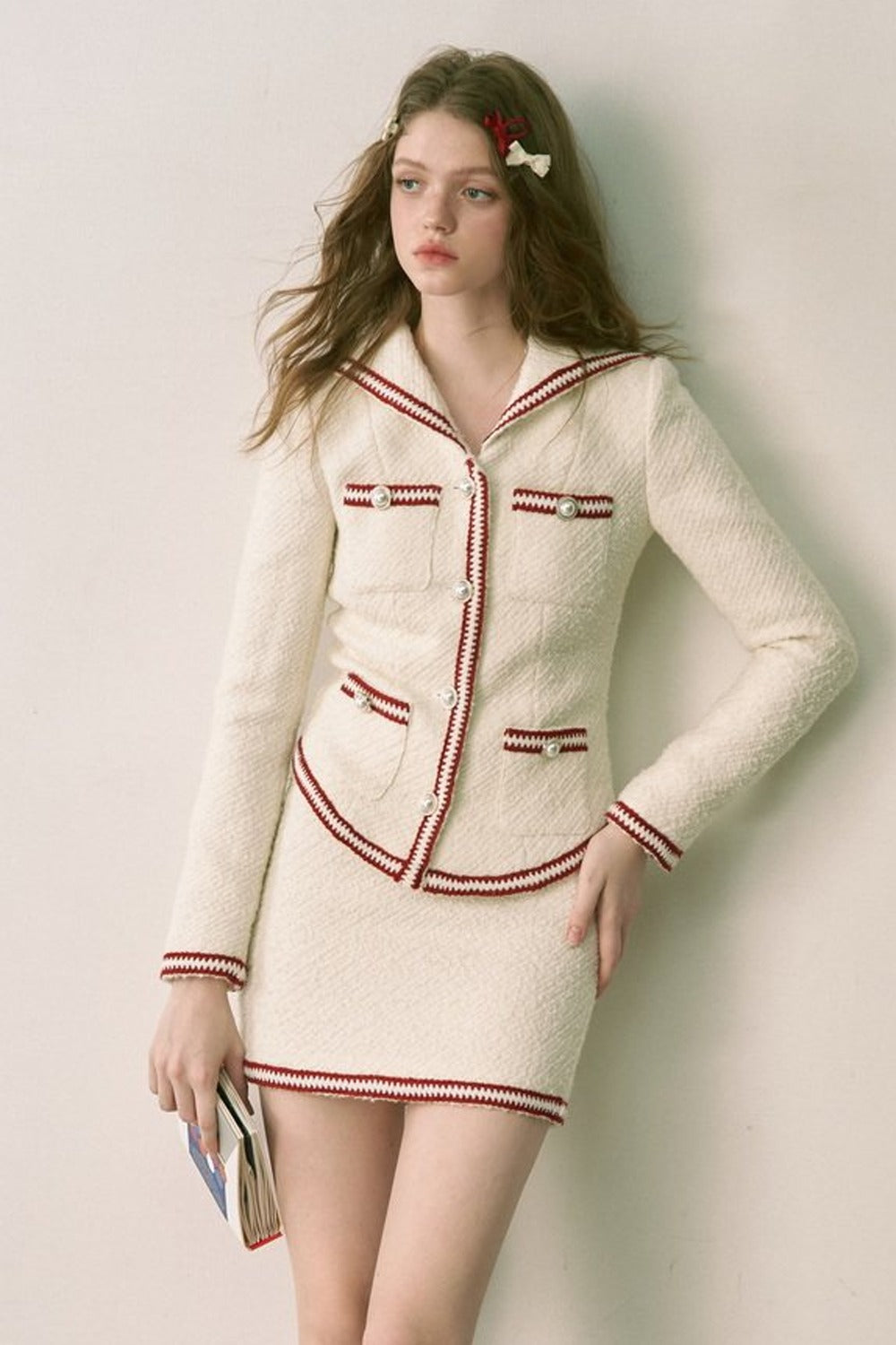 Set aus Tweedjacke und Rock in Kontrastfarben