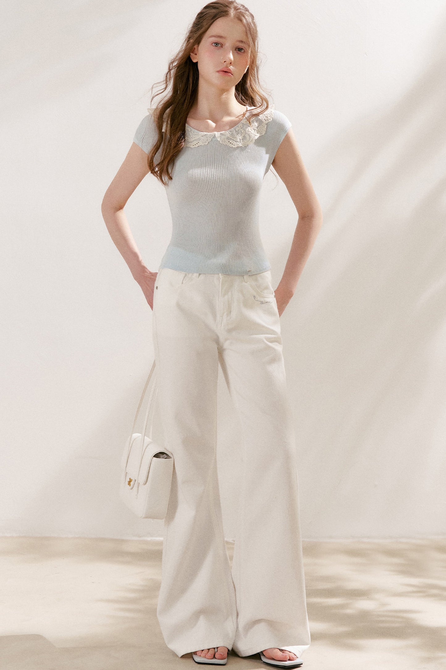 Maglia a maniche corte in 100% lyocell con colletto in pizzo
