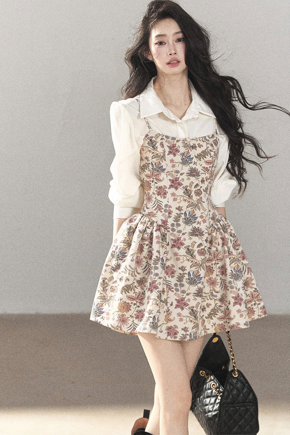 Ensemble robe à bretelles florale et chemise