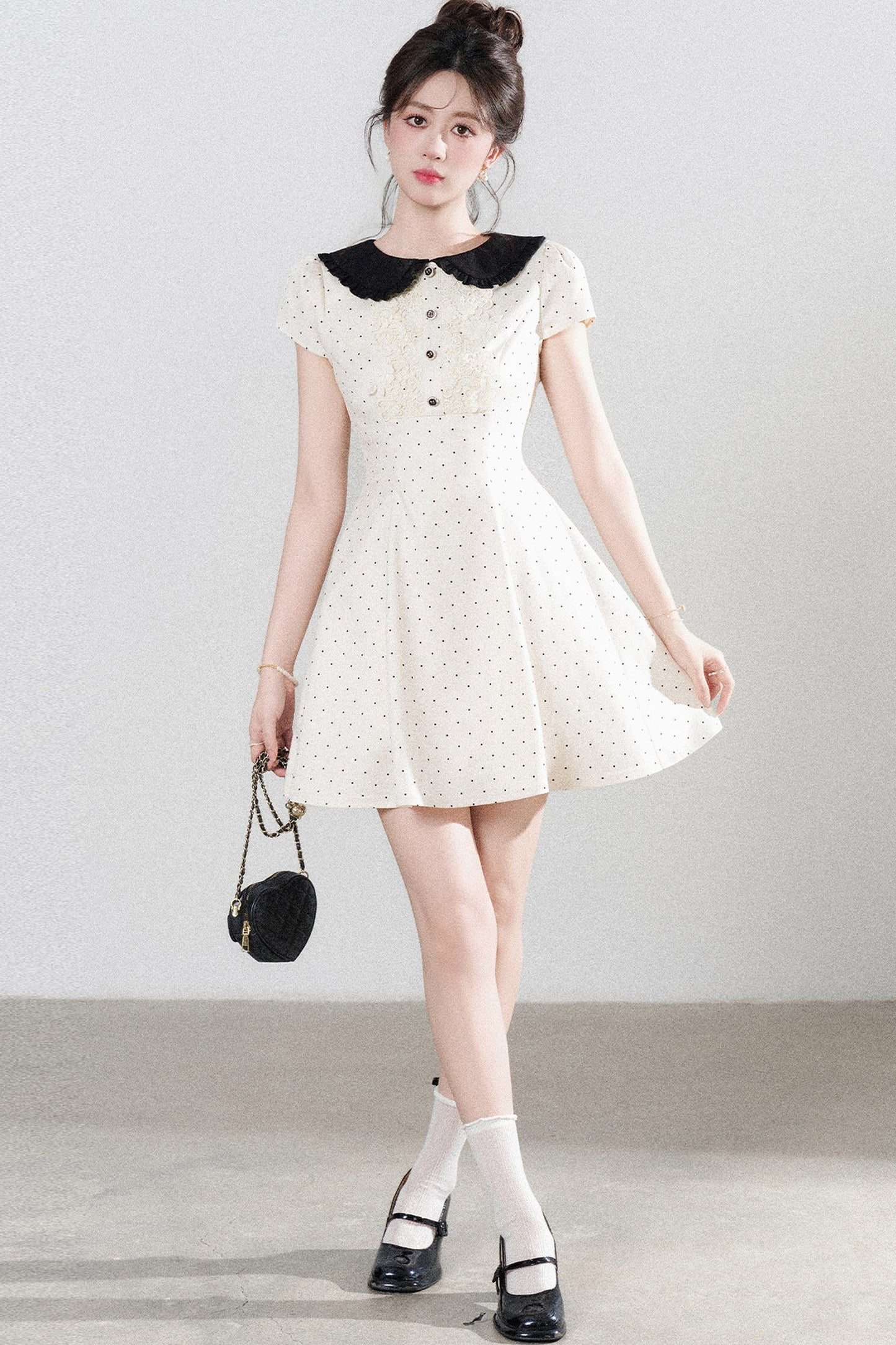 Robe trapèze à pois avec col Claudine