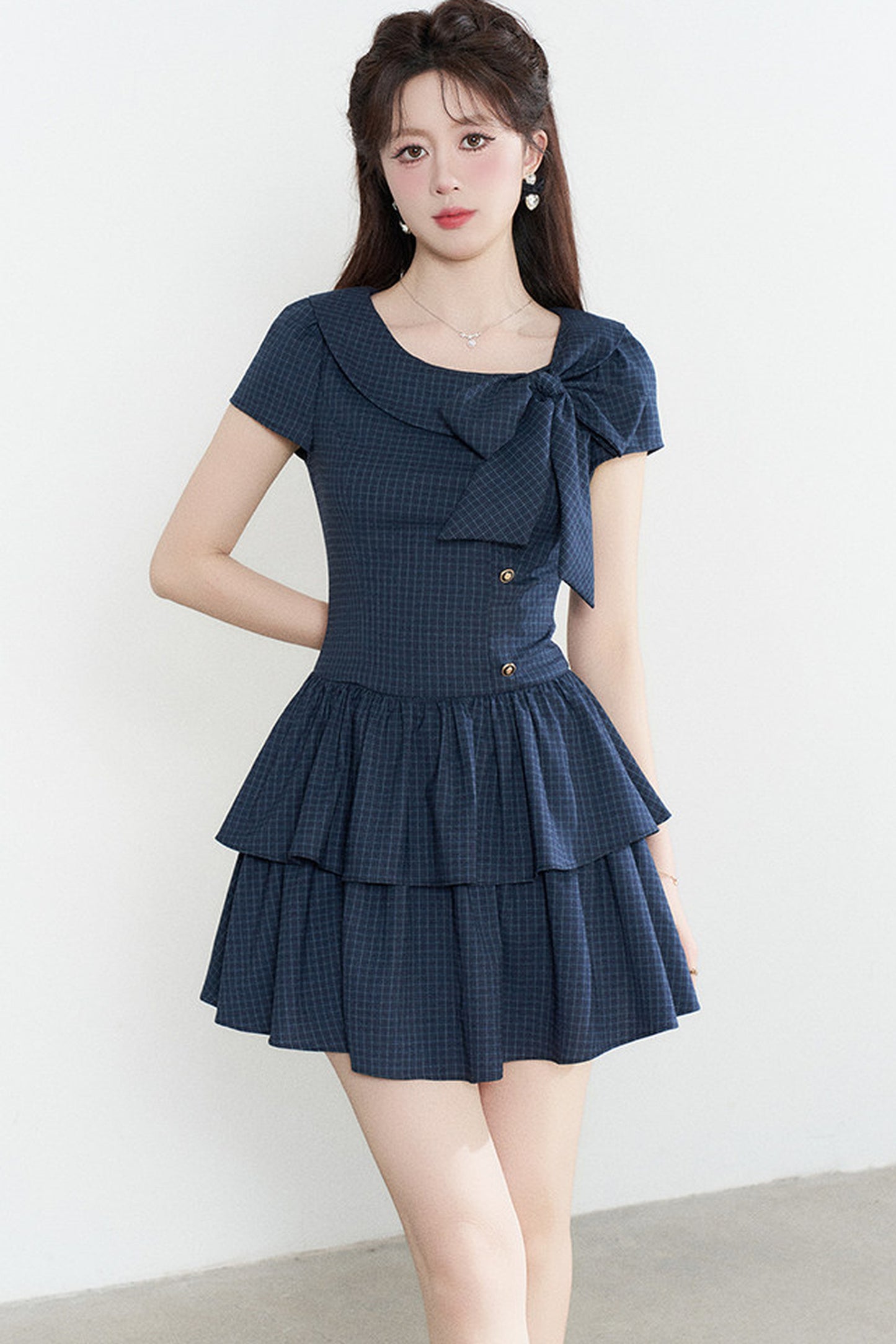 Marineblaues kariertes Sommerkleid