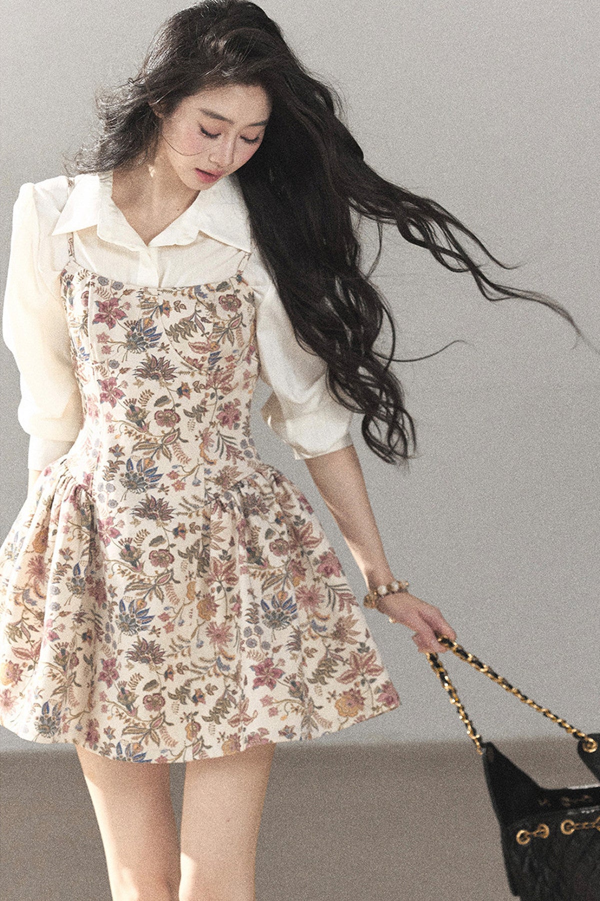 Ensemble robe à bretelles florale et chemise