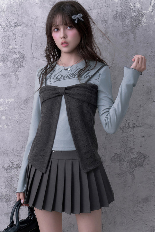 Blusa grigio-azzurra a maniche lunghe con fiocco e effetto a strati