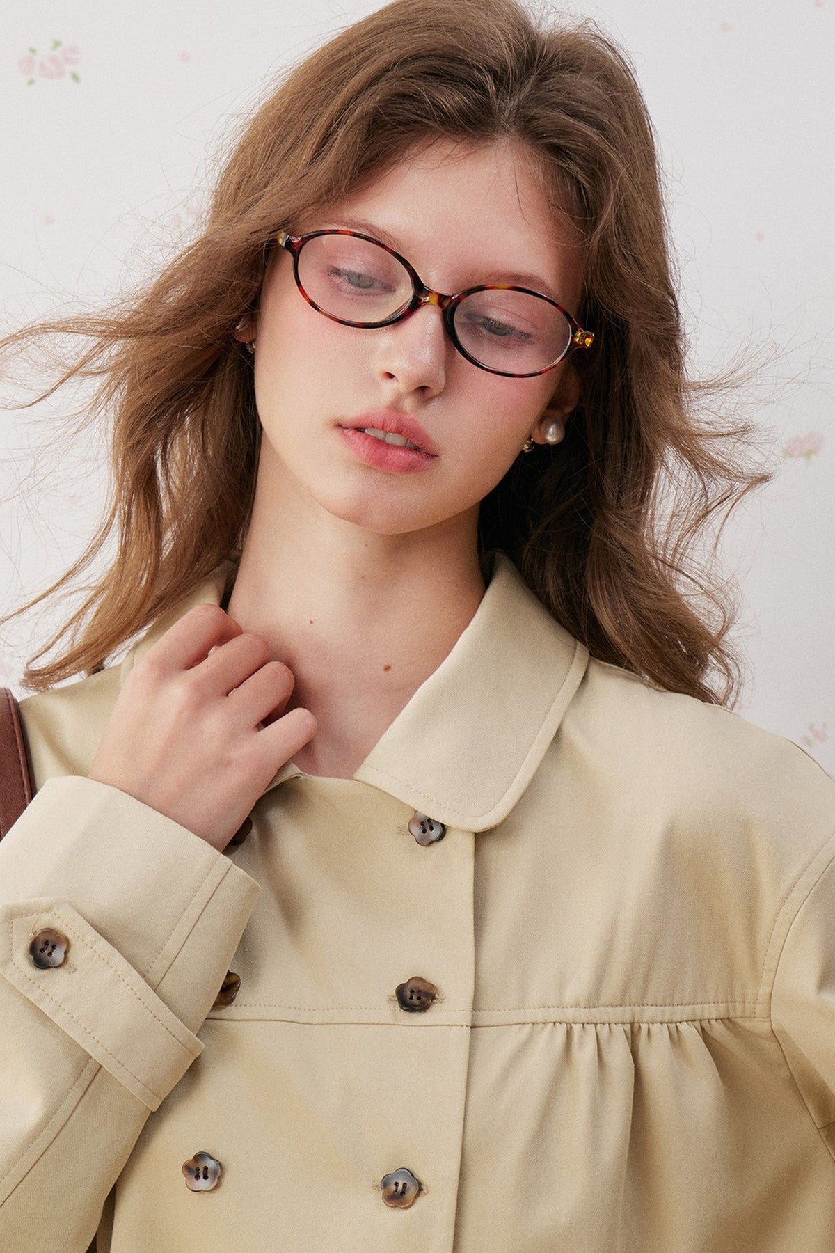Zweireihiger Trenchcoat mit Kragen
