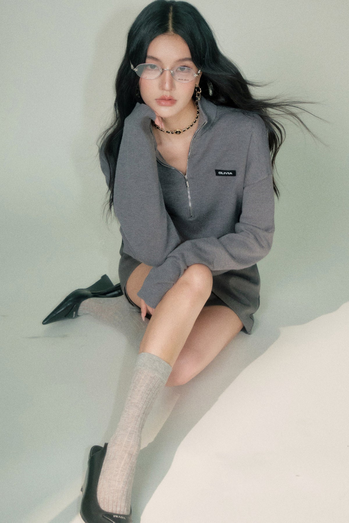 Completo a maglia grigio con top con collo alla coreana e pantaloni