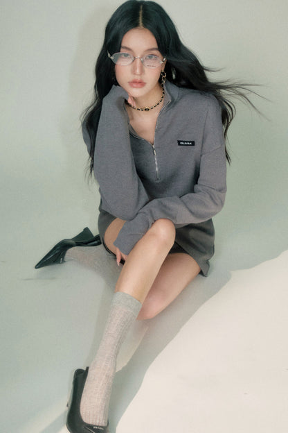Completo a maglia grigio con top con collo alla coreana e pantaloni