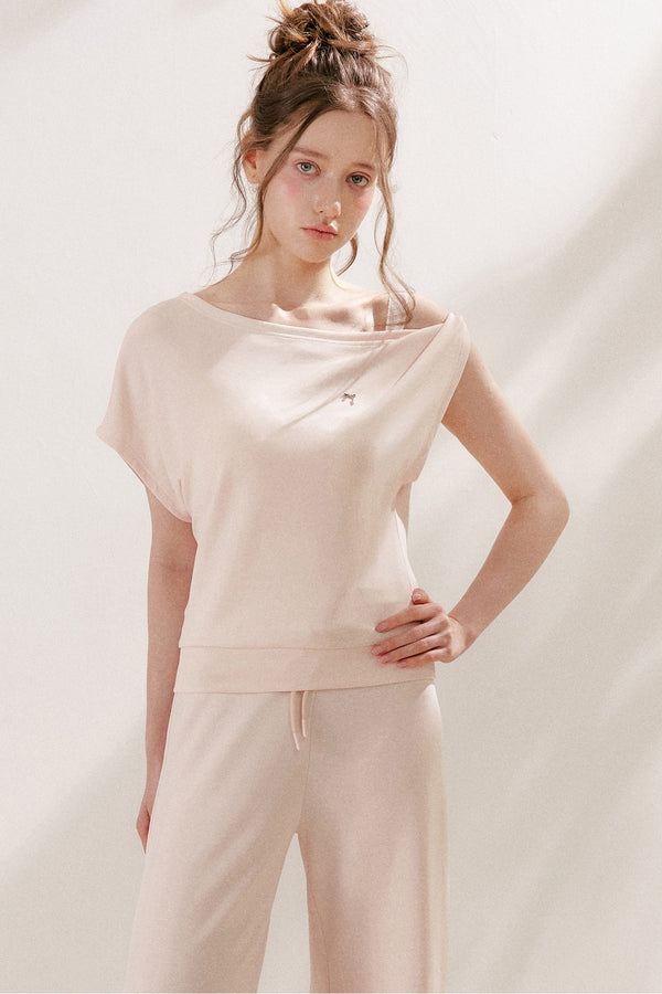 Conjunto de camiseta asimétrica y pantalones de capa de aire