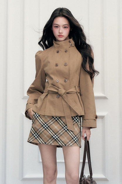 Vintage-Set aus zweireihigem Trenchcoat mit Stehkragen und Rock