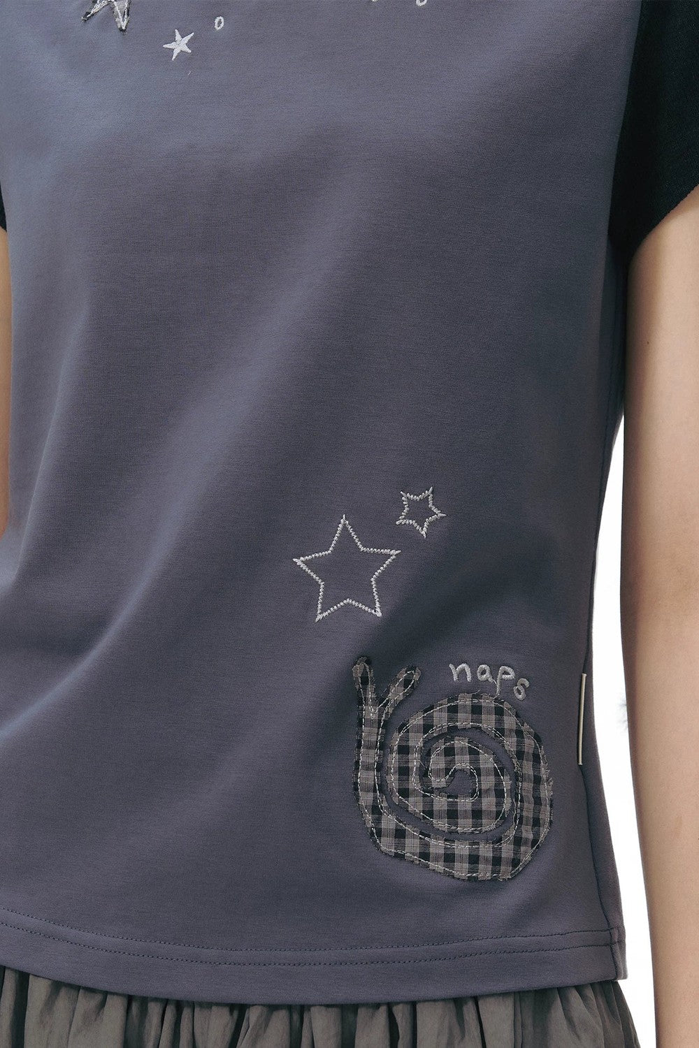 Maglia color block con applicazione lumaca