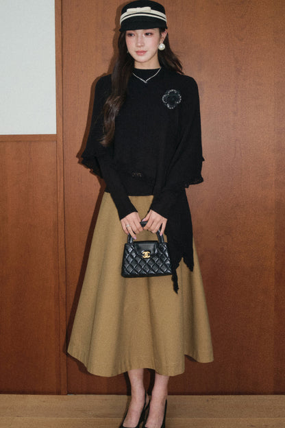 Ensemble pull et jupe noirs à bordure en dentelle