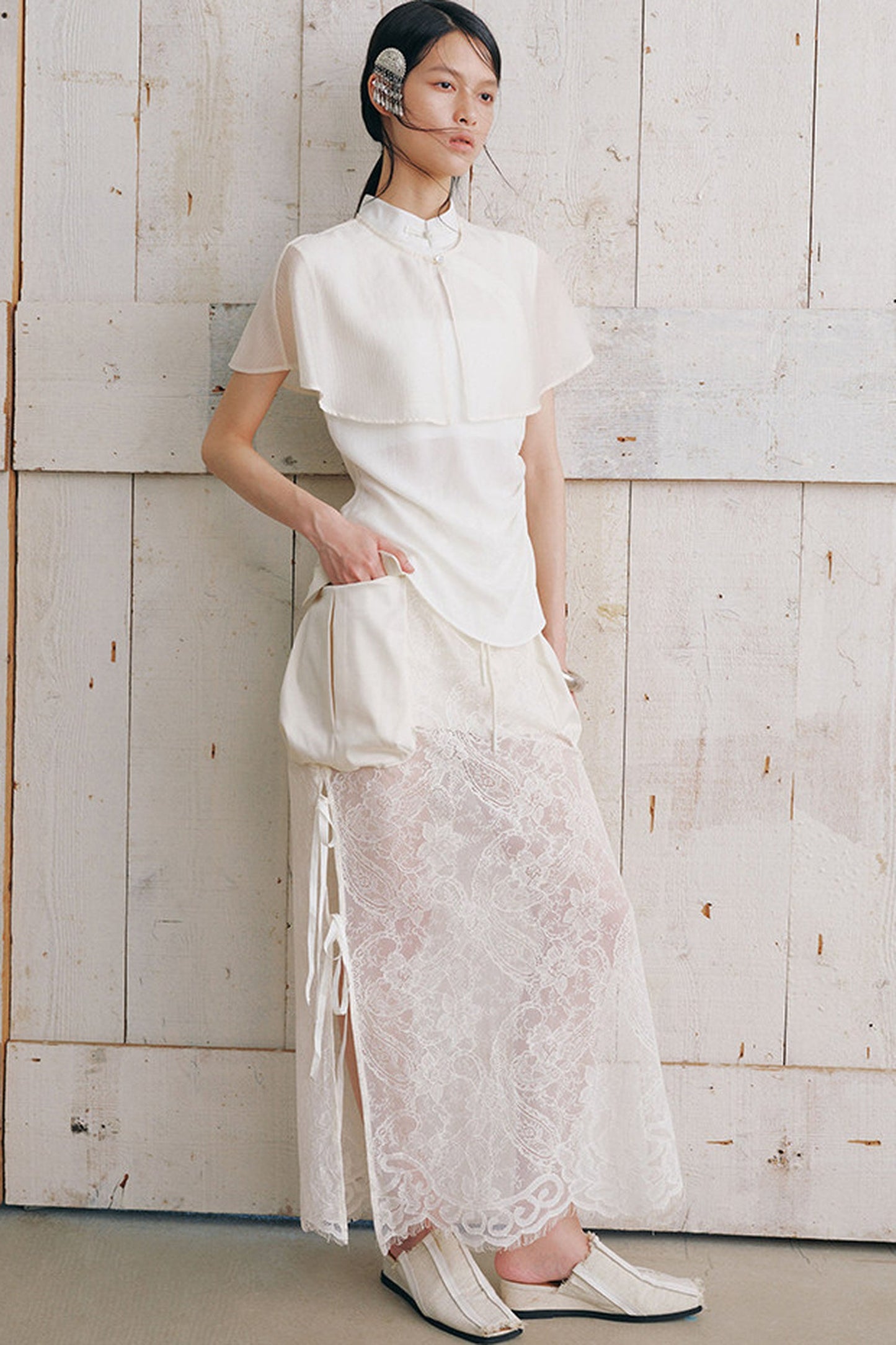 Detachable Cape Sleeveless Shirt