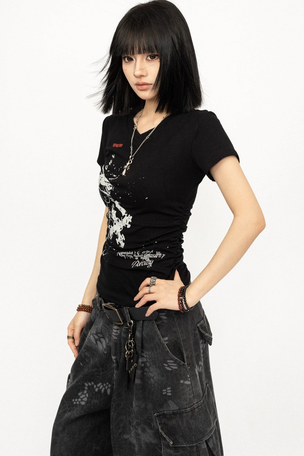 Top retro negro con cuello en V