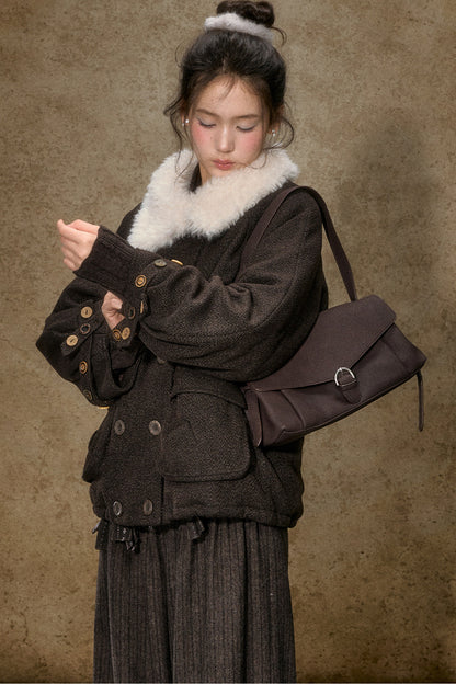 Kurze Daunenjacke mit Color-Blocking und Pelzkragen