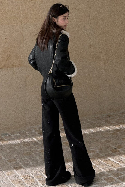 Kurze Jacke aus strukturiertem Leder mit Stehkragen