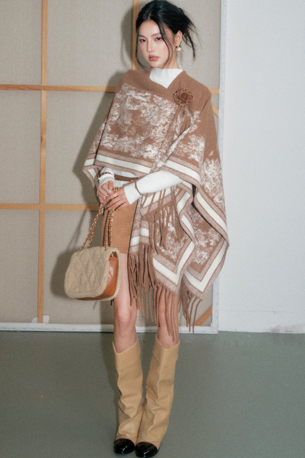 Quasten-Schal-Set-up mit Farbverlauf