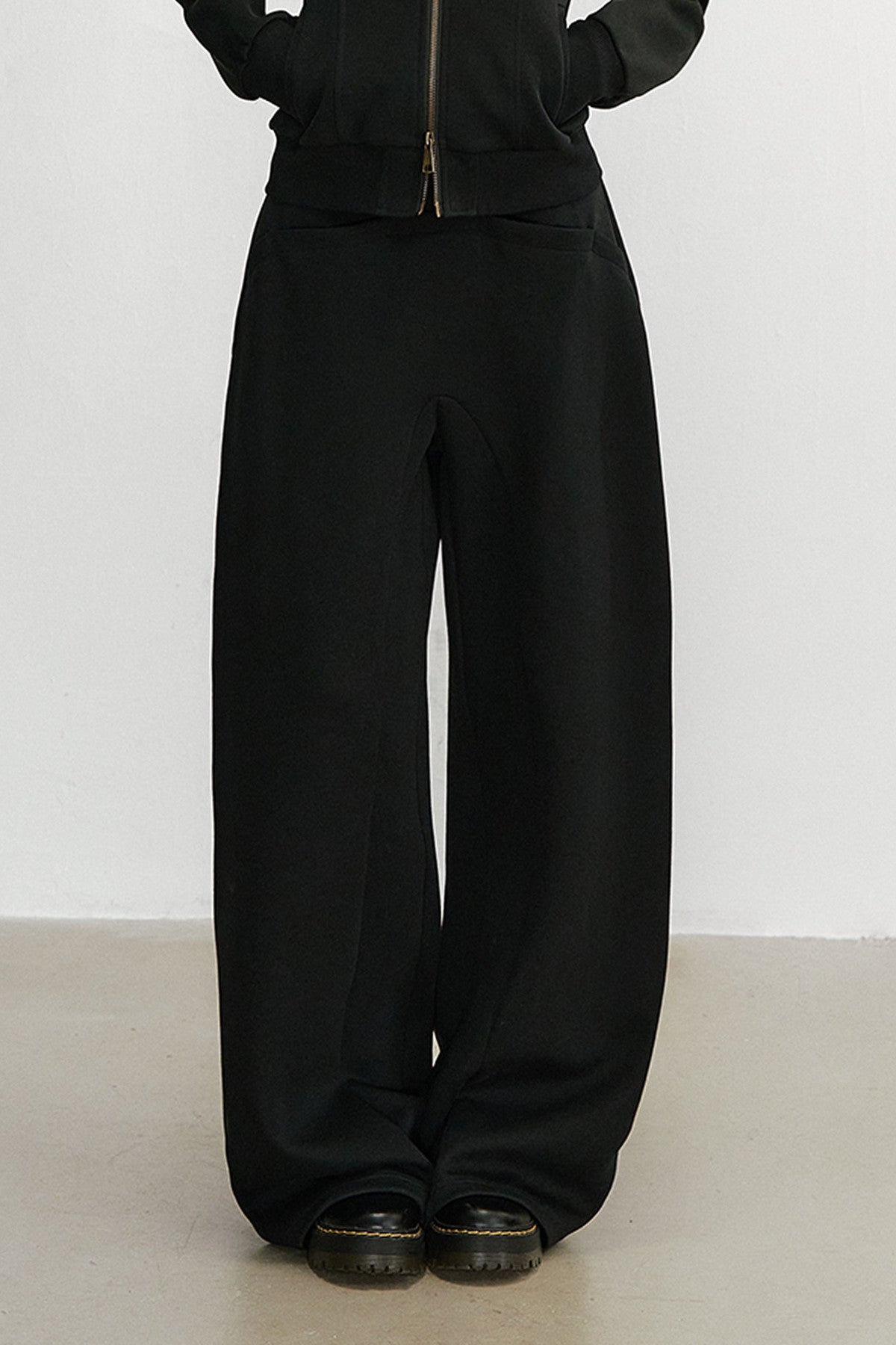 Ensemble veste à capuche zippée et pantalon de survêtement à jambes larges