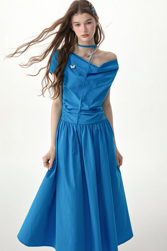 Blaues langes Kleid mit Wasserfallausschnitt