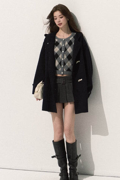 Manteau en laine à capuche avec brandebourgs
