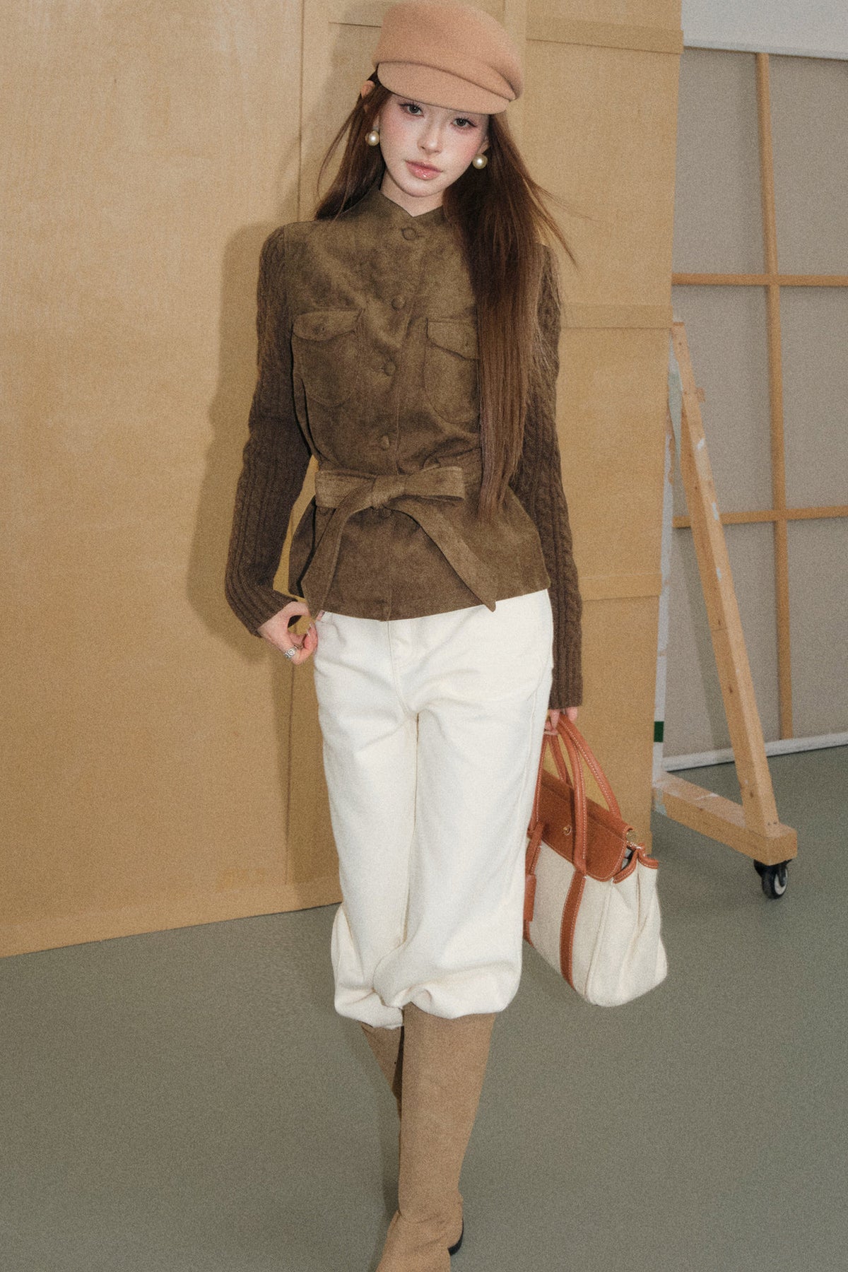 Conjunto de chaqueta y pantalón de estilo utilitario en ante sintético verde