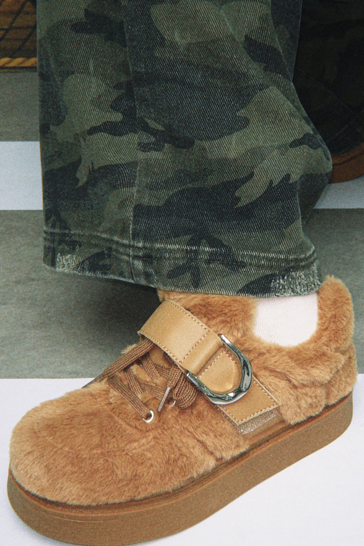 Sneakers morbide e pelose con suola spessa