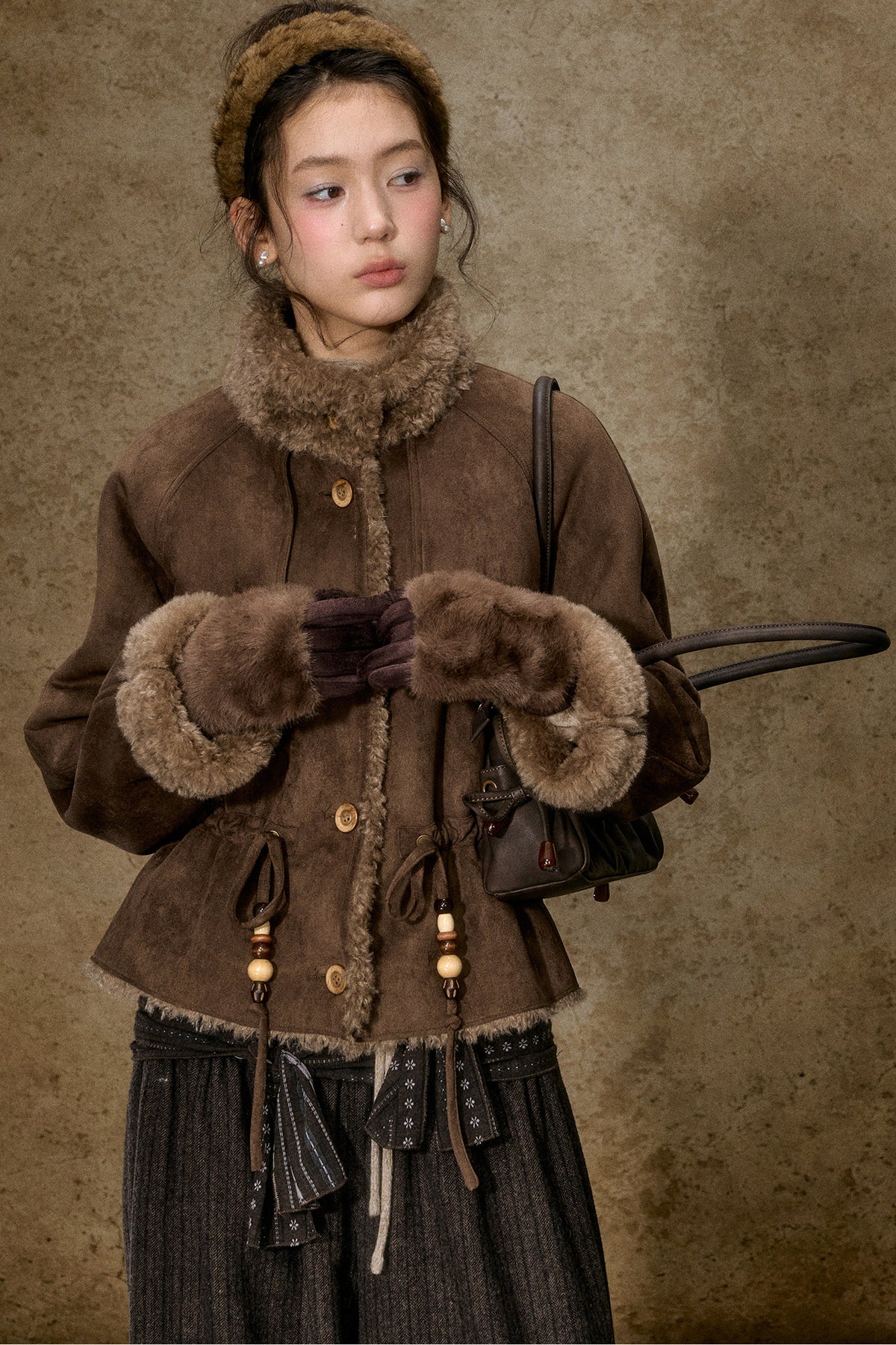 Dicke Plüschjacke mit Revers