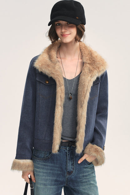 Jeansblaue Patchwork-Jacke mit Fellrevers