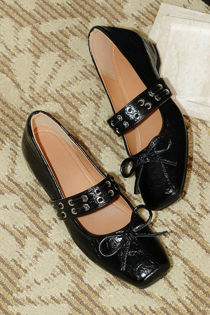 Mary-Jane-Schuhe mit Nieten und erhöhter Sohle