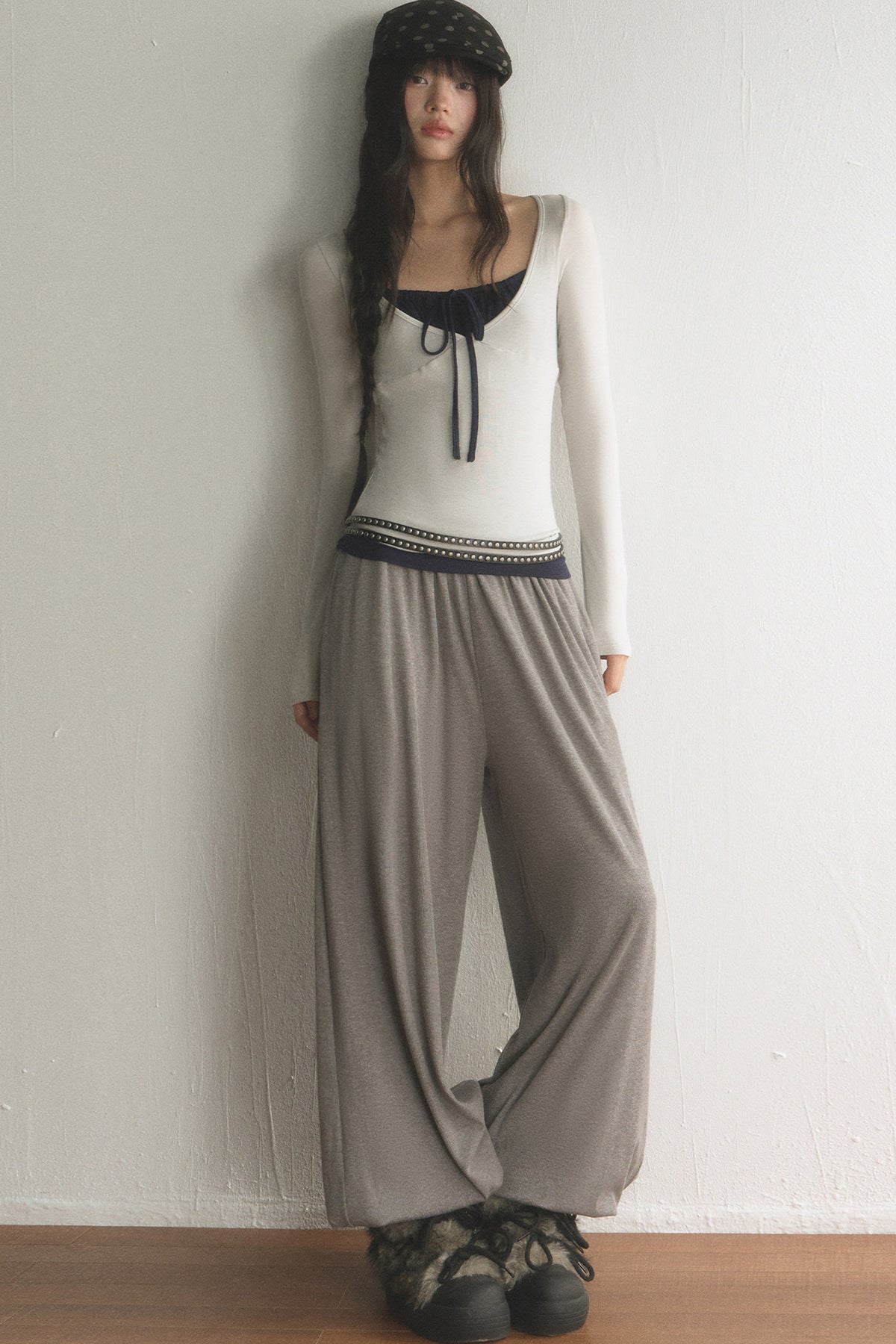 High-Waist-Hose mit weitem Bein und Spitzenbesatz