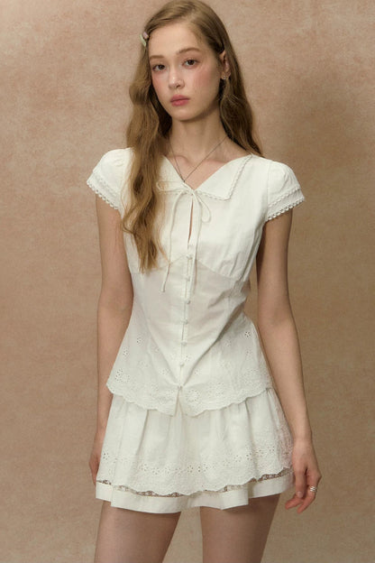 Weiße Bluse mit Spitzenbesatz