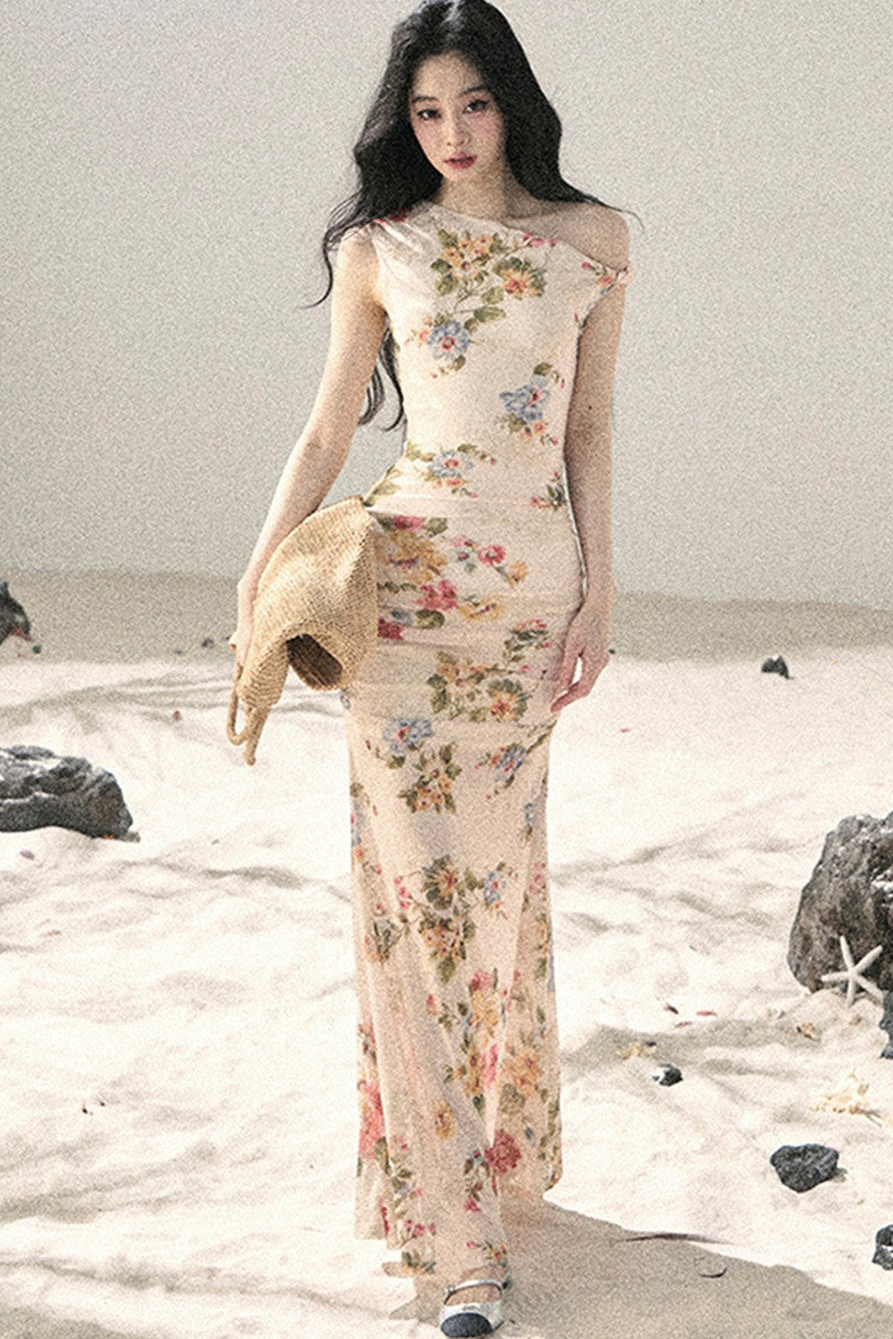 Sommerkleid aus Netzstoff mit Blumenmuster und Fischschwanz-Saum