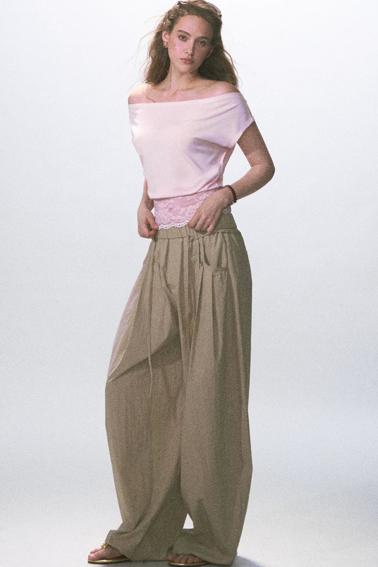 Asymmetrisches Spitzen-Strickoberteil