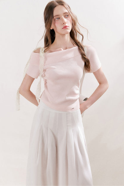 Top in maglia con spalle scoperte e fiocco in pizzo