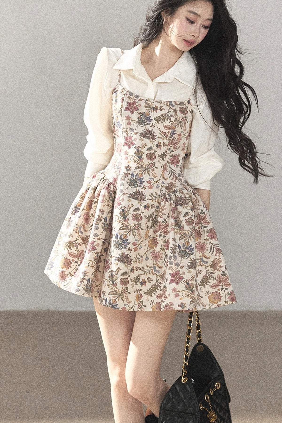 Ensemble robe à bretelles florale et chemise