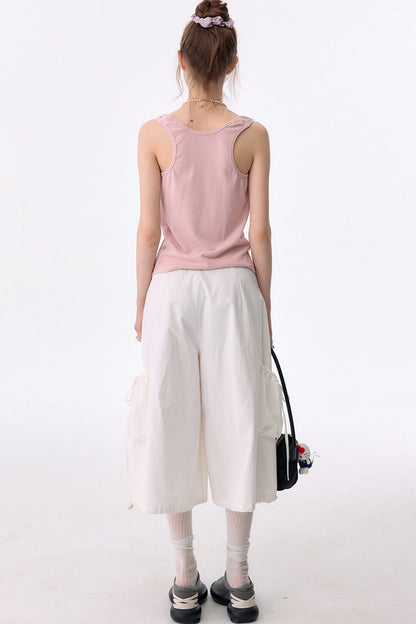 Hochgeschnittene Cargohose mit weitem Bein und mehreren Taschen