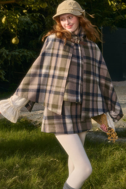Ensemble avec cape à carreaux amovible, gilet et jupe trapèze