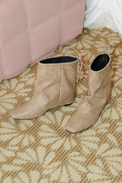 Botines retro plisados con cordones