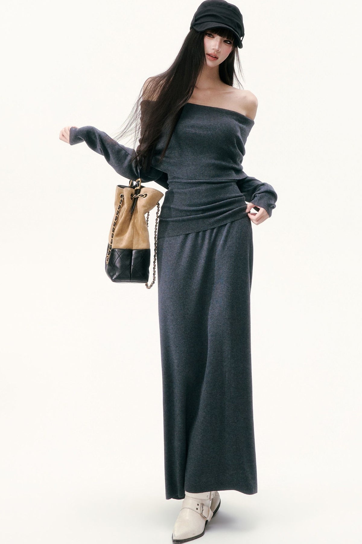 Completo con top in maglia di lana monospalla e gonna lunga