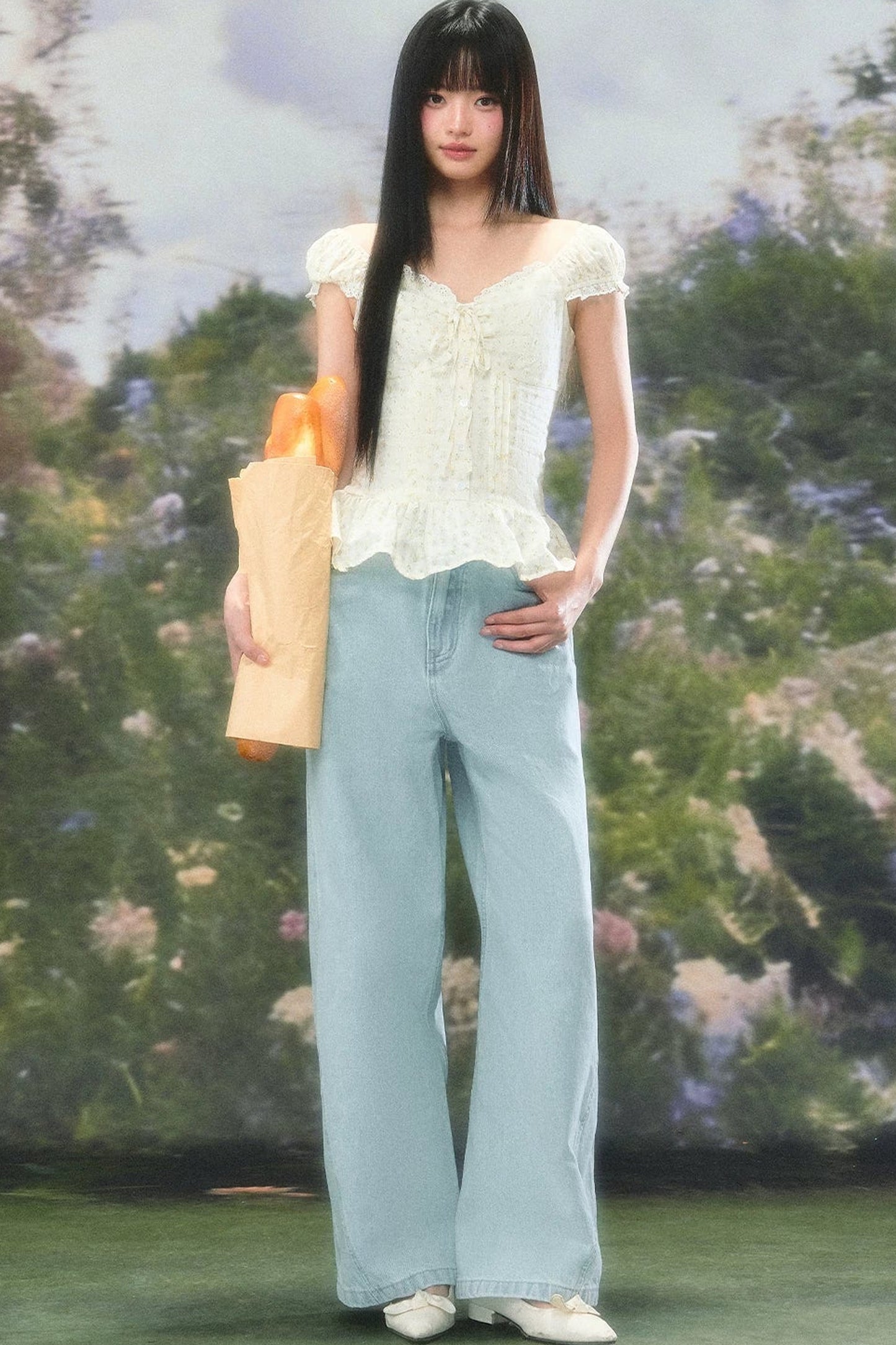 Completo con blusa floreale a scollo quadrato