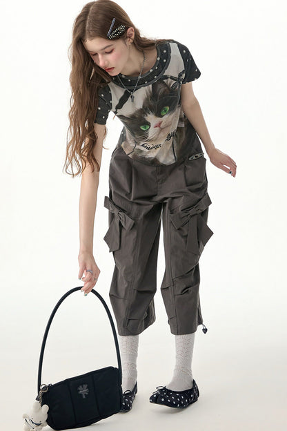 T-Shirt mit Katzenprint und Polka-Dots