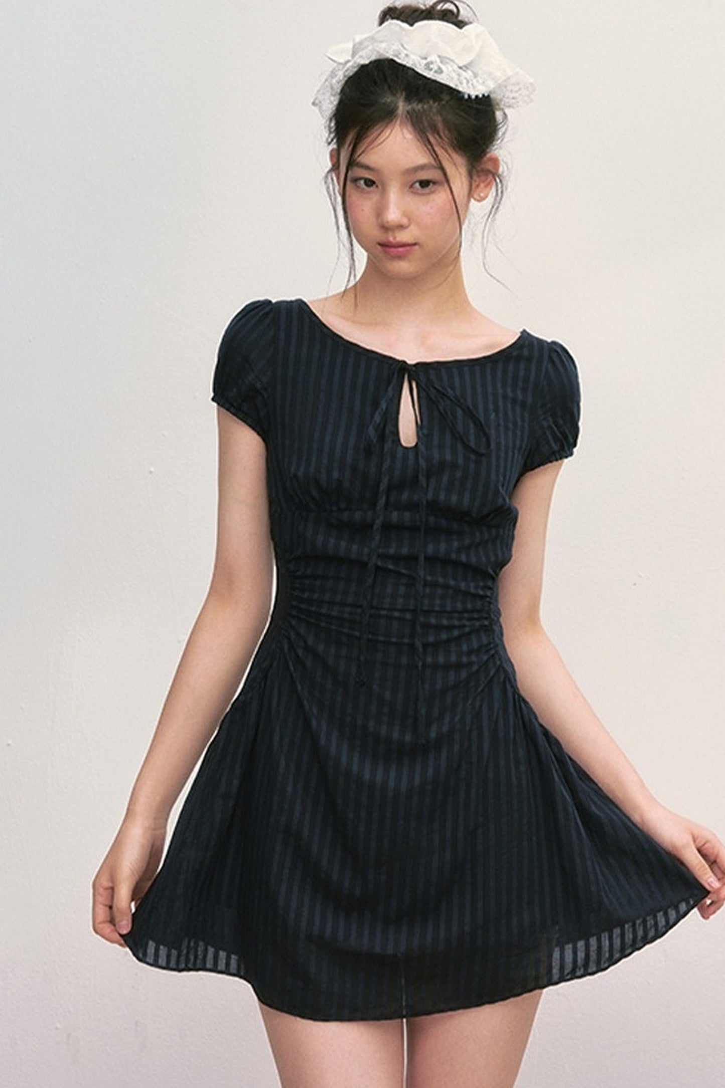 Vestido de línea A a rayas con mangas abullonadas