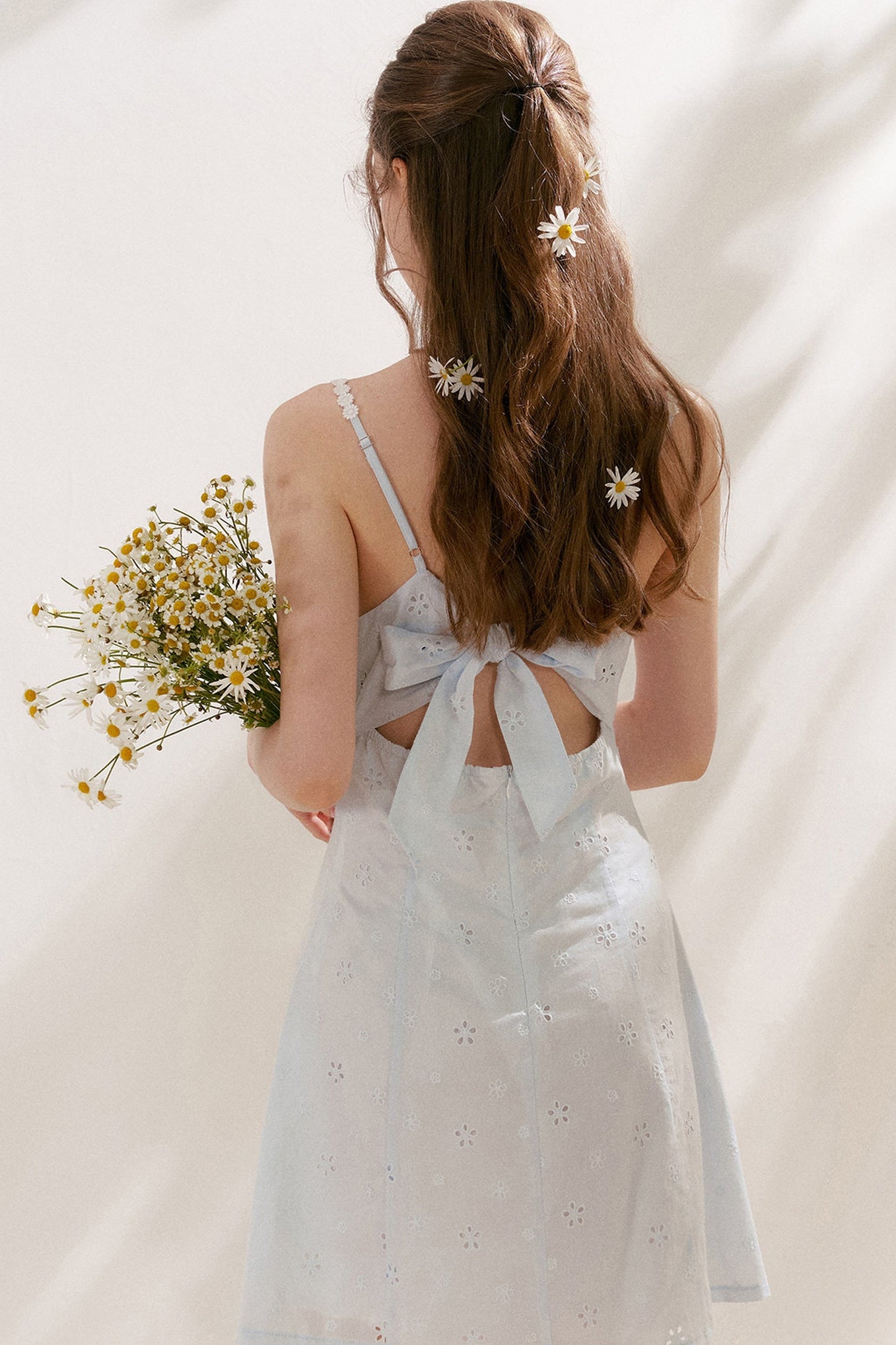 Ensemble robe caraco en coton brodé de fleurs